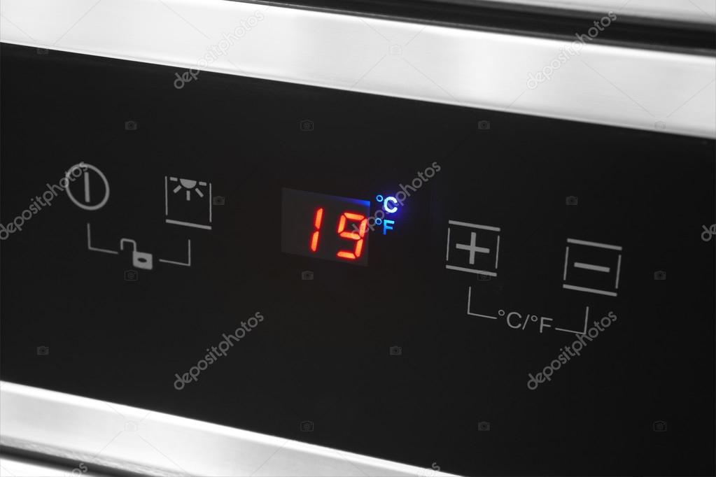 Air conditioner display with temperature thermometer detail