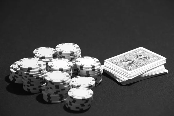 Poker cards and betting chips in a table game — Stock Photo, Image