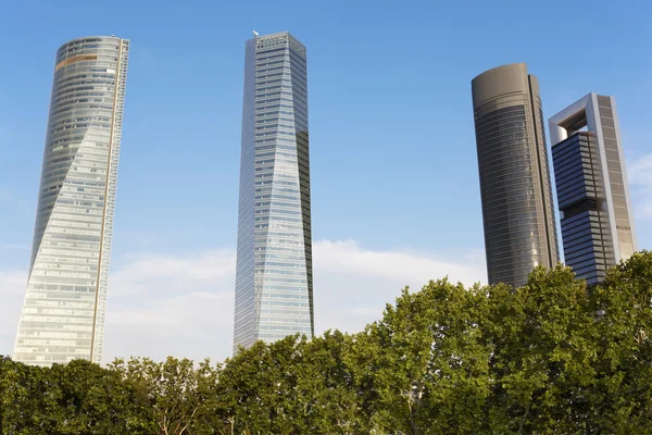 Quatro torres arranha-céus área financeira em Madrid, Espanha — Fotografia de Stock