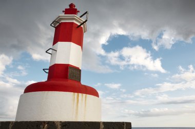 Kırmızı ve beyaz Povoacao, Sao Miguel, Azor deniz feneri. Portug