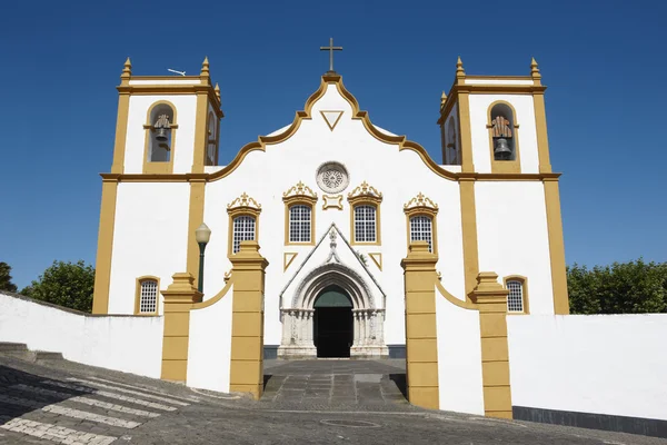 Igreja tradicional dos Açores. Santa Cruz. Praia da Vitória. Terceir. — Fotografia de Stock