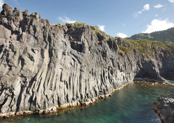 Azoren Basaltküste in São Jorge. faja do ouvidor. portugal — Stockfoto