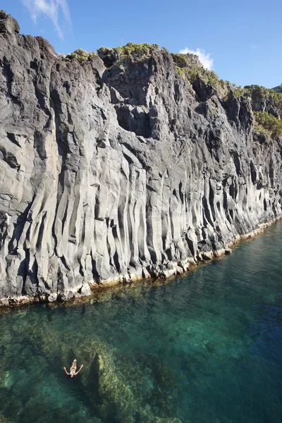 Azorerna naturlig pool i Sao Jorge. Faja Ouvidor. Portugal — Stockfoto