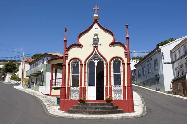 Tradiční Azory katolická kaple v Topo. Sao Jorge. Portugalsko — Stock fotografie