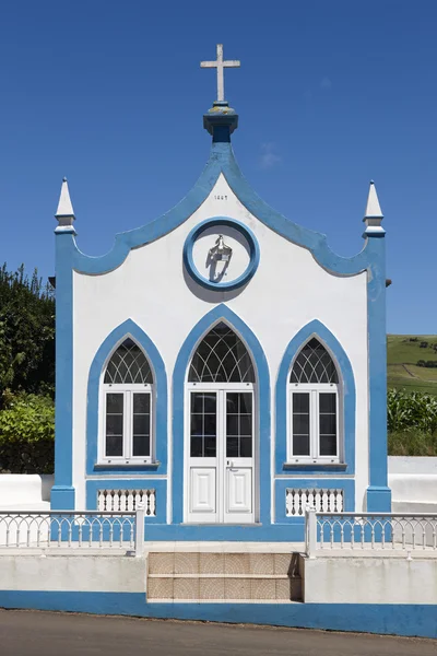 Tradiční Azory katolická kaple v Santo Antao. Sao Jorge. Po — Stock fotografie