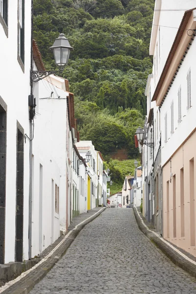 Traditional azores street with paved floor in Pico island. Portu — Stock Photo, Image