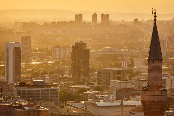 Ankara gün batımında ufuk çizgisi. Türk başkenti manzarası. Türkiye dönüm noktası