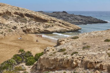 Murcia 'daki Akdeniz kıyısı. Calblanque doğal parkı, Dentoles plajı. İspanya