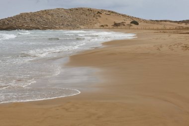 Murcia 'daki Akdeniz kıyısı. Calblanque doğal parkı, Arturo plajı. İspanya