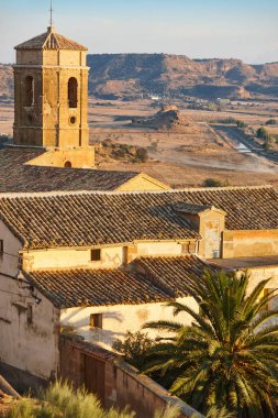 Piraces 'teki çan kulesi. Los Monegros 'ta. Huesca, Aragon. İspanya