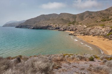 Murcia 'daki Akdeniz kıyısı. Calblanque doğal parkı, Parreno plajı. İspanya