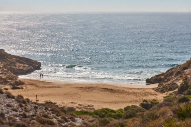 Murcia 'daki Akdeniz kıyısı. Calblanque doğal parkı, Dentoles plajı. İspanya