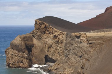 Azores volkanik kıyı şeridi manzara Faial Adası. Ponta dos C