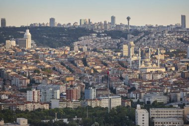 Ankara gün batımında ufuk çizgisi. Türk başkenti manzarası. Türkiye dönüm noktası