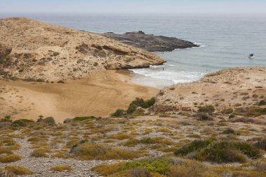 Murcia 'daki Akdeniz kıyısı. Calblanque doğal parkı, Dentoles plajı. İspanya