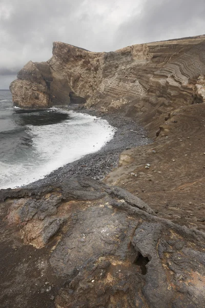 Azorien vulkaaninen rantaviiva maisema Faial saarella. Ponta dos C — kuvapankkivalokuva