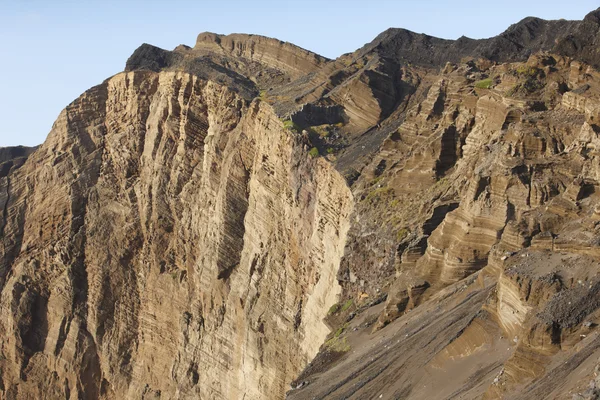 Azoren vulkanische kustlijn landschap in Faial eiland. Ponta dos C — Stockfoto