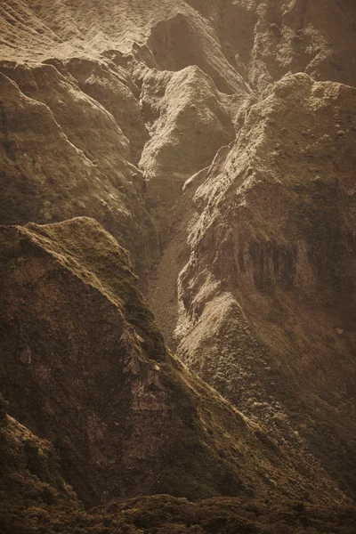 Azzorre paesaggio roccioso di montagna nell'isola di Faial. Tono caldo. Porto — Foto Stock