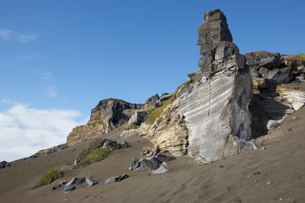 Azzorre paesaggio roccioso vulcanico nell'isola di Faial. Ponta dos Capel — Foto Stock