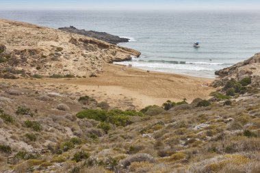 Murcia 'daki Akdeniz kıyısı. Calblanque doğal parkı, Dentoles plajı. İspanya