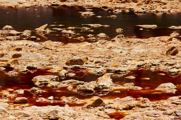 Riotinto eski maden nehri. Pena de hiyerro 'da. Huelva. İspanya