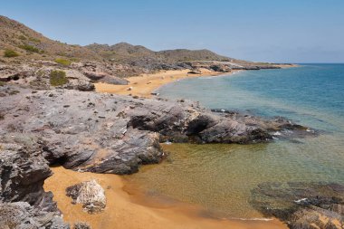 Murcia 'daki Akdeniz kıyısı. Calblanque doğal parkı, Negrete plajı. İspanya