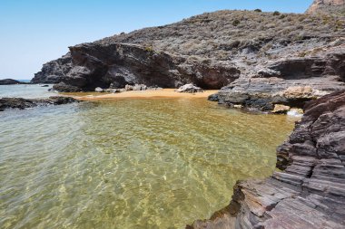 Murcia 'daki Akdeniz kıyısı. Calblanque doğal parkı, Negrete plajı. İspanya