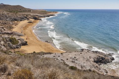 Murcia 'daki Akdeniz kıyısı. Calblanque doğal parkı, Calblanque plajı. İspanya