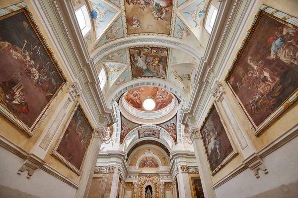 Cartuja Nuestra Senora de la Fuentes dekore edilmiş çatı. Huesca, İspanya