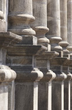 Klasik taş sütunlar chuch giriş portik üzerinde
