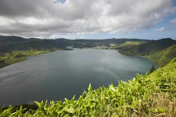 Landschaft mit Seen auf der Insel São Miguel, sete cidades. Azoren — Stockfoto