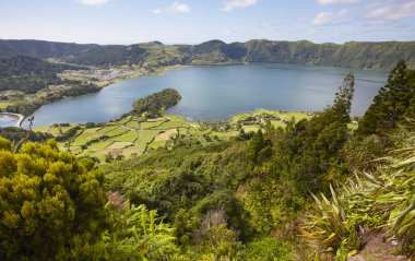 Göller ile manzara. Lagoa azul lagoa verde. Sao Miguel. Azores