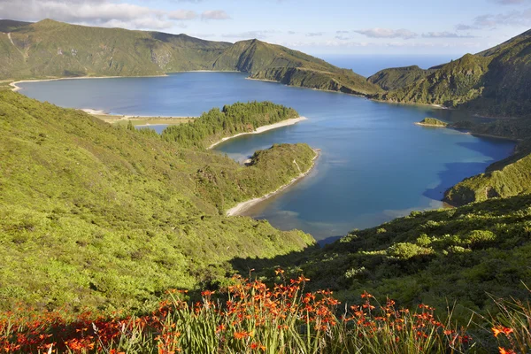 Paesaggio delle Azzorre con lago. Lagoa do Fogo, Sao Miguel. Portogallo — Foto Stock
