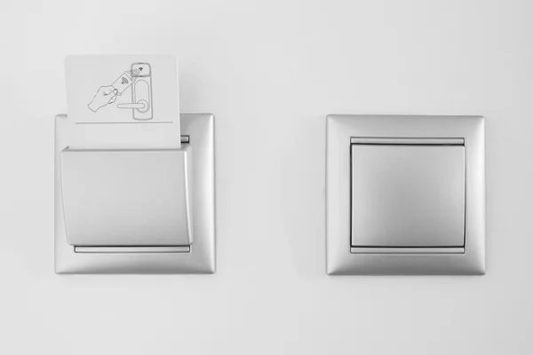 Sistema di carte della stanza aperta dell'hotel con la parete bianca dell'interruttore della luce — Foto Stock