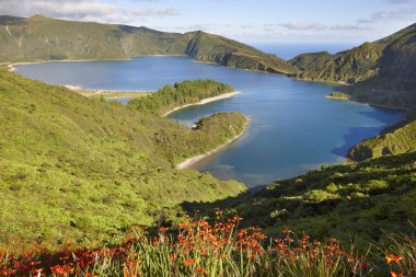 Azores peyzaj göl ile. Lagoa Fogo, Sao Miguel yapmak. Portekiz
