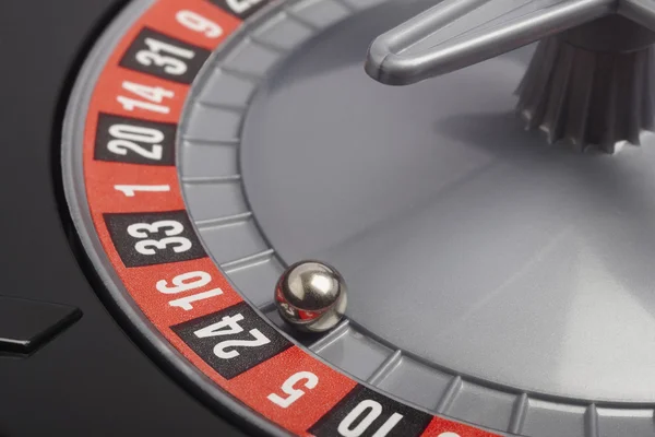 Casinò roulette dettaglio con palla nel numero ventiquattro. Gioco d'azzardo — Foto Stock