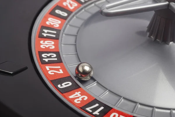 Casinò roulette dettaglio con palla nel numero sei. Gioco d'azzardo — Foto Stock