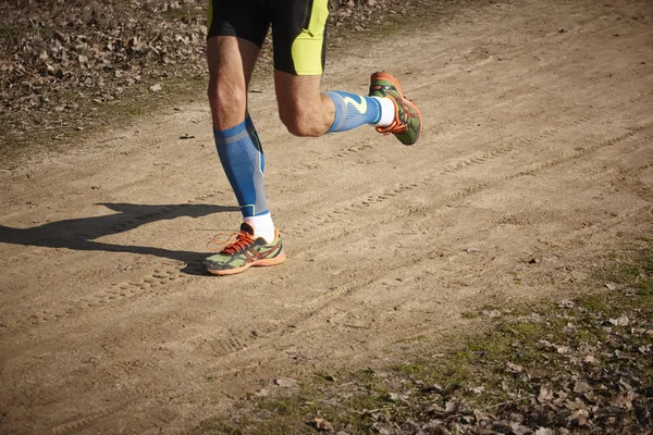 Senior athletische Läuferbeine Detail. Outdoor-Rundkurs — Stockfoto