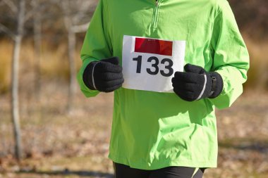 Üst düzey Atletizm koşucu bir yarış. Açık devre. Kış saati