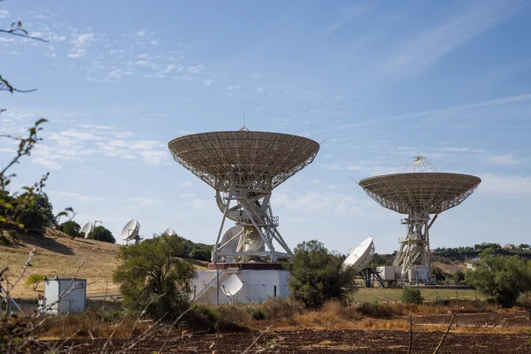 Array of satellite dishes — Stock Photo, Image