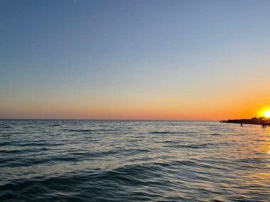 Deniz ufku güzel gün batımı