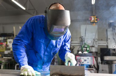 profesyonel Kaynakçı Kaynak çelik konstrüksiyon metal parçalar