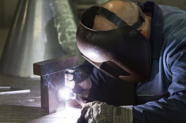 profesyonel Kaynakçı Kaynak metal parçalar
