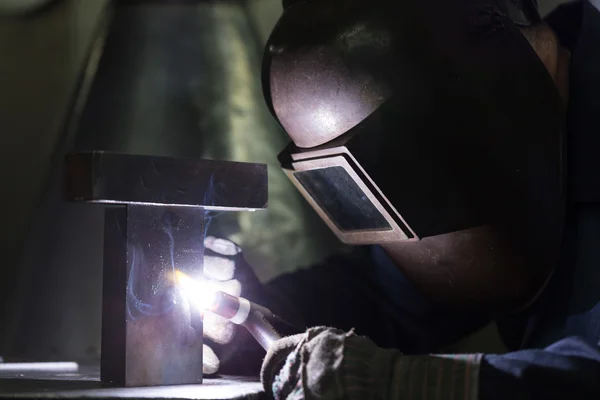 Professional welder welding metal parts — Stock Photo, Image