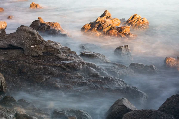 2 つの海岸に石 — ストック写真