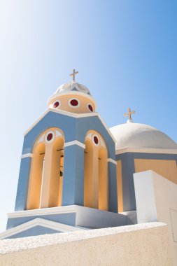 Kilise güneş ışığı altında