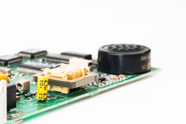 elektronik parçalar üç