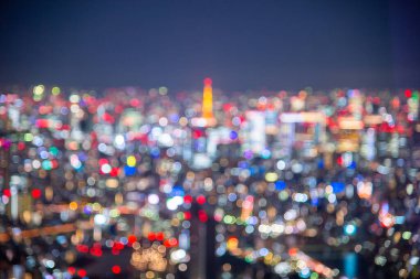 Gece, Bokeh 'in Japon ofis binasını bulanıklaştırdı.