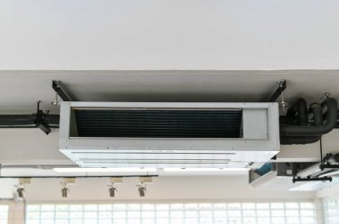 Klima tavanı havalandırma sistemi kapalı alanda metal endüstriyel boru modern klima tavan havalandırma soğutma sistemi kapalı metal kanal borusu modern