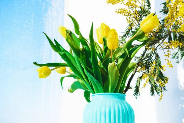 Boeket Gele Tulpen Mimosa Een Vaas — Stockfoto